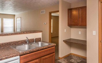 Deer Hollow Apartments in Hartford, SD - Building Photo - Building Photo