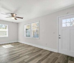 371 Illinois Ave NW in Atlanta, GA - Building Photo - Interior Photo