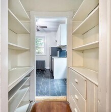 17 Pond St, Unit 1 in Boston, MA - Foto de edificio - Building Photo