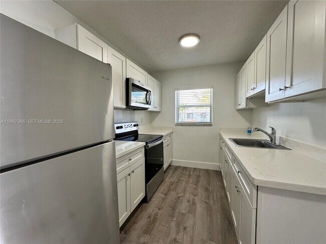 3616 NE 11th Ave in Oakland Park, FL - Building Photo - Building Photo