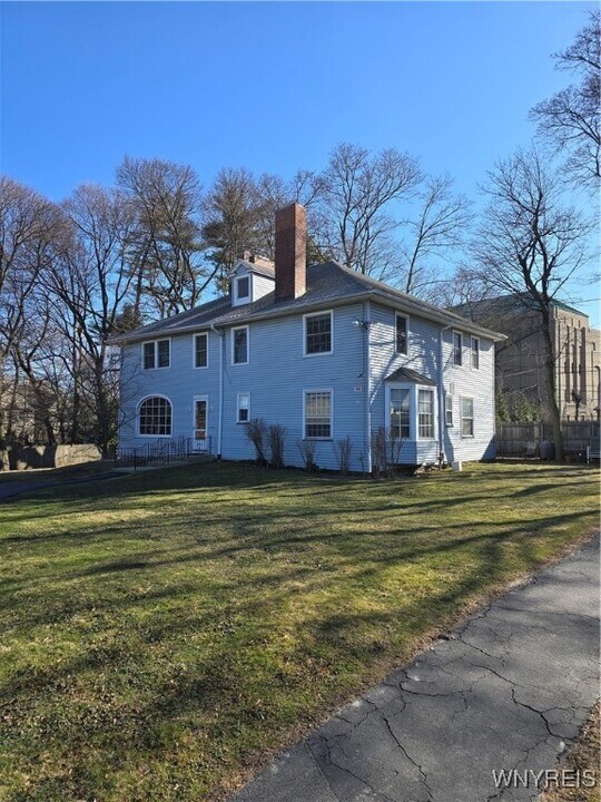 780 W Ferry St in Buffalo, NY - Building Photo