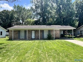 2904 Alametos St SW in Huntsville, AL - Building Photo