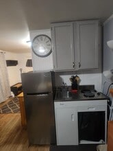 1 Maple St, Unit Studio in Windsor, VT - Foto de edificio - Building Photo