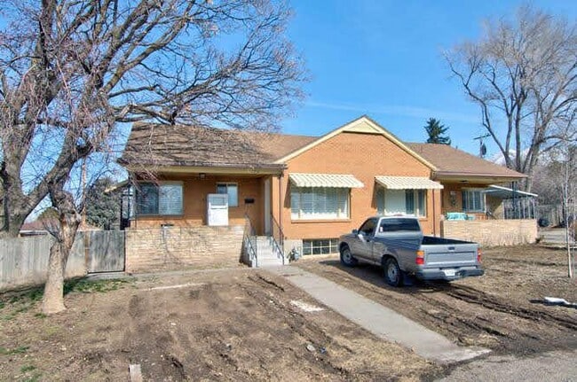 property at 2916 S Fisher Cir