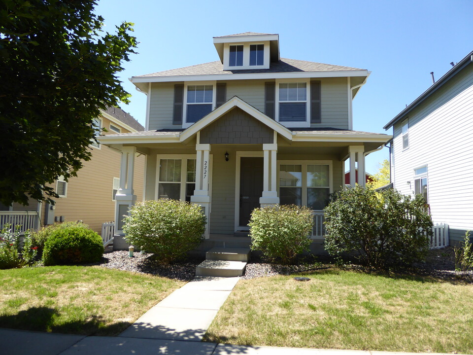 2227 Brightwater Dr in Fort Collins, CO - Foto de edificio