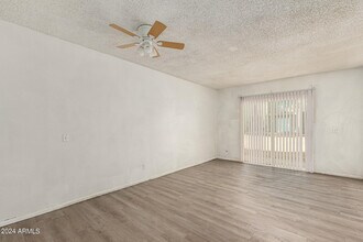 2832 E Marconi Ave in Phoenix, AZ - Foto de edificio - Building Photo