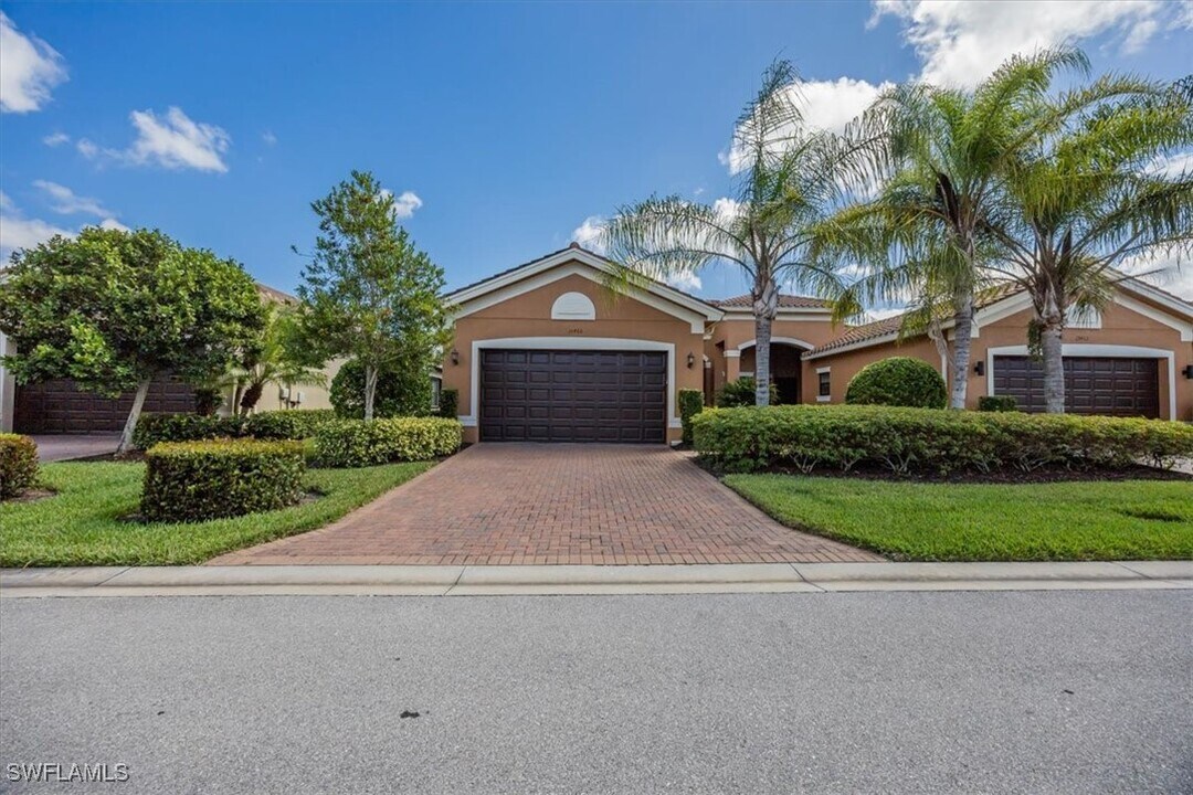 13466 Sumter Ln in Naples, FL - Building Photo