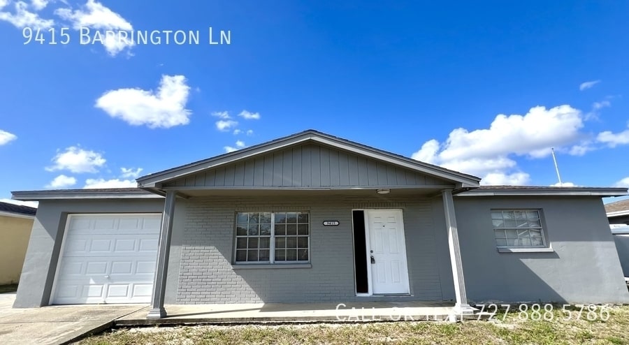 9415 Barrington Ln in Port Richey, FL - Building Photo