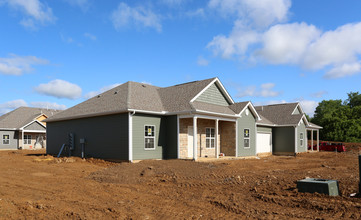 Sandstone Apartments in The Plains, OH - Foto de edificio - Building Photo