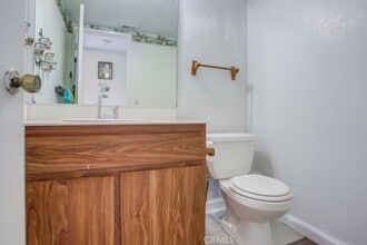 902 S Downey Pl in Anaheim, CA - Building Photo - Building Photo