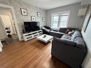 3219 W Balmoral Ave, Unit 1 in Chicago, IL - Building Photo - Building Photo