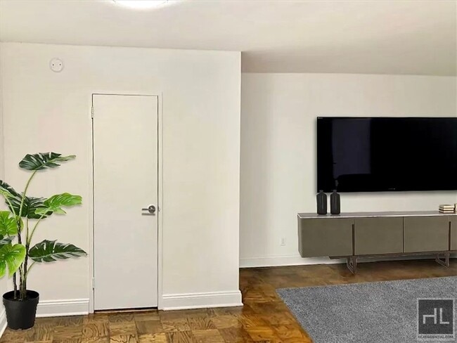 E 88th St, Unit 8C in New York, NY - Building Photo - Building Photo