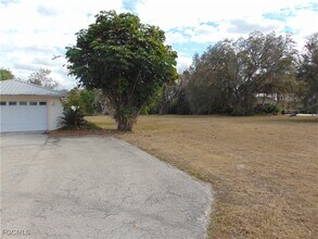 713 Caloosa Estates Dr in La Belle, FL - Building Photo - Building Photo