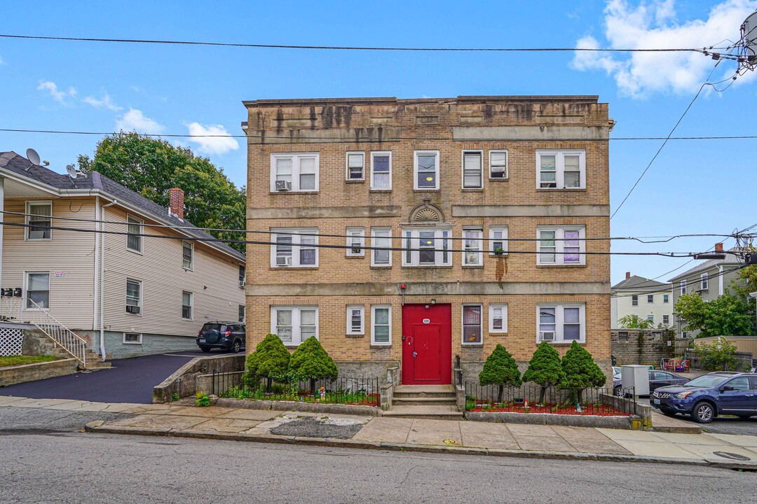 126 Sumner Ave in Central Falls, RI - Building Photo