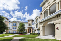 Oviedo Town Centre in Oviedo, FL - Foto de edificio - Building Photo