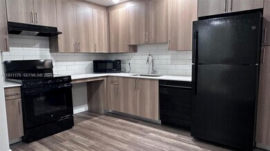 25050 SW 136th Ave in Princeton, FL - Building Photo - Building Photo