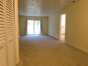 3150 Lakeside Dr, Unit 303 in Grand Junction, CO - Building Photo - Building Photo