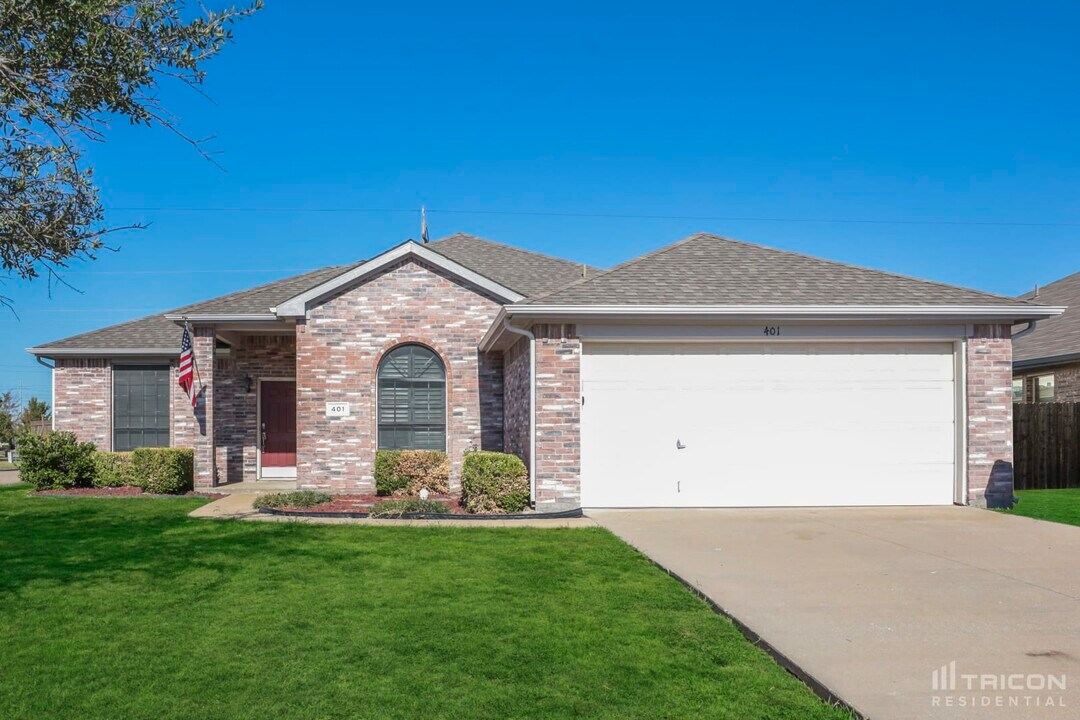 401 Rustic Grove Ln in Royse City, TX - Building Photo