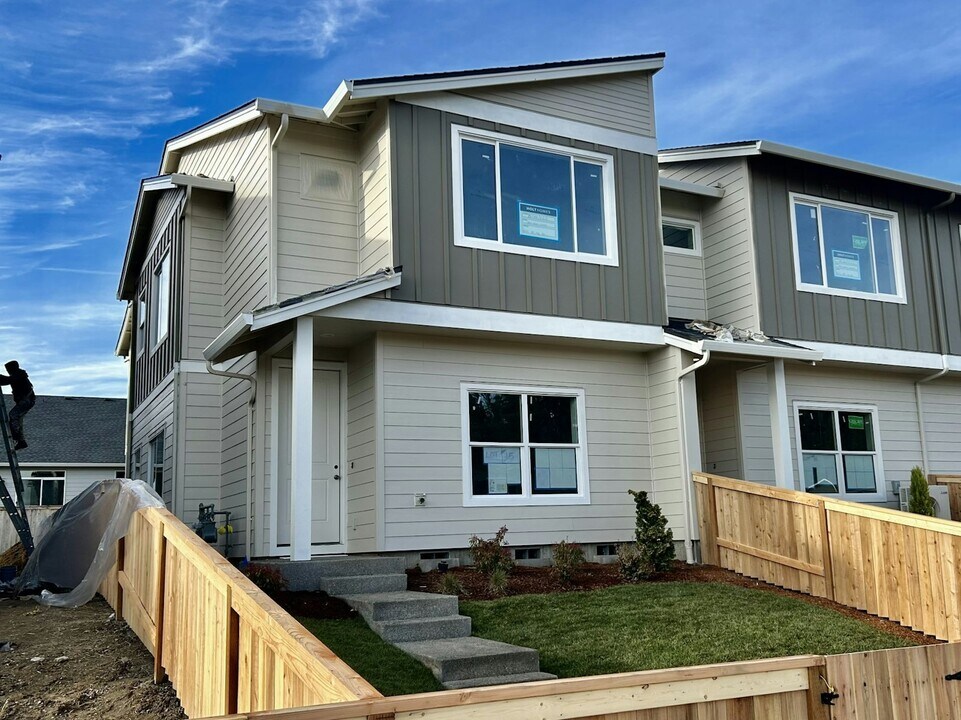 18010 NE 47th Ave in Vancouver, WA - Building Photo