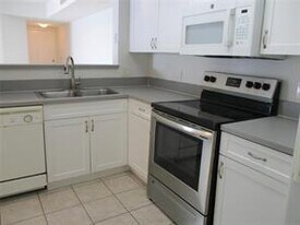 5092 Wiles Rd in Coconut Creek, FL - Building Photo