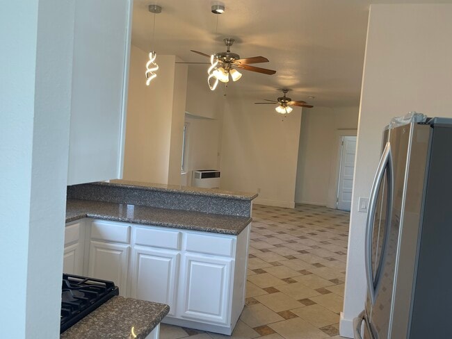 704 S Soto St in Los Angeles, CA - Building Photo - Building Photo