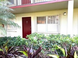 151 SW 135th Terrace, Unit 111T in Pembroke Pines, FL - Building Photo