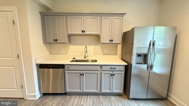 7621 Leonard Dr in Falls Church, VA - Building Photo - Building Photo