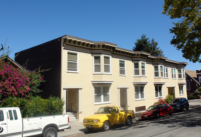 100-114 Nicholl Ave in Richmond, CA - Foto de edificio - Building Photo