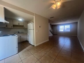1600 S Palmetto Ave in South Daytona, FL - Building Photo - Building Photo