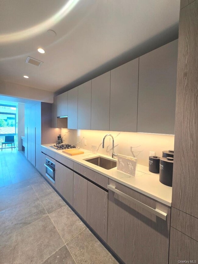 133-36 37th Ave in Queens, NY - Building Photo - Building Photo