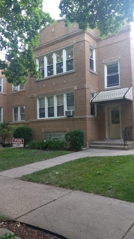 property at 5530 N Sawyer Ave