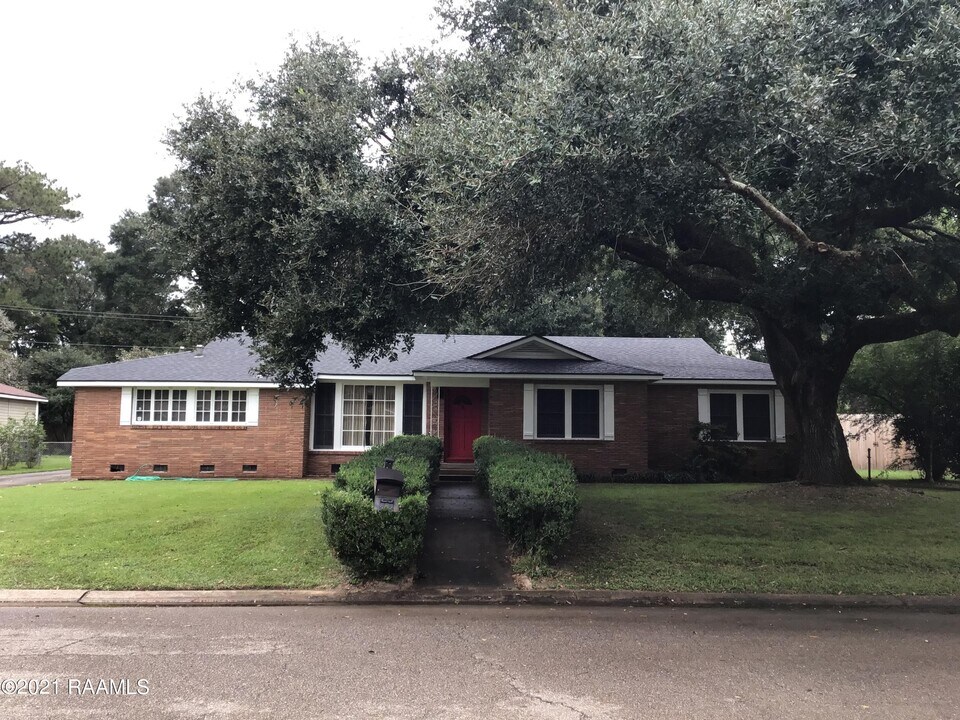 155 Ronald Blvd in Lafayette, LA - Building Photo