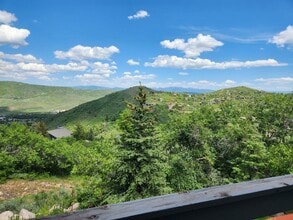 7381 Buckboard Dr in Park City, UT - Foto de edificio - Building Photo