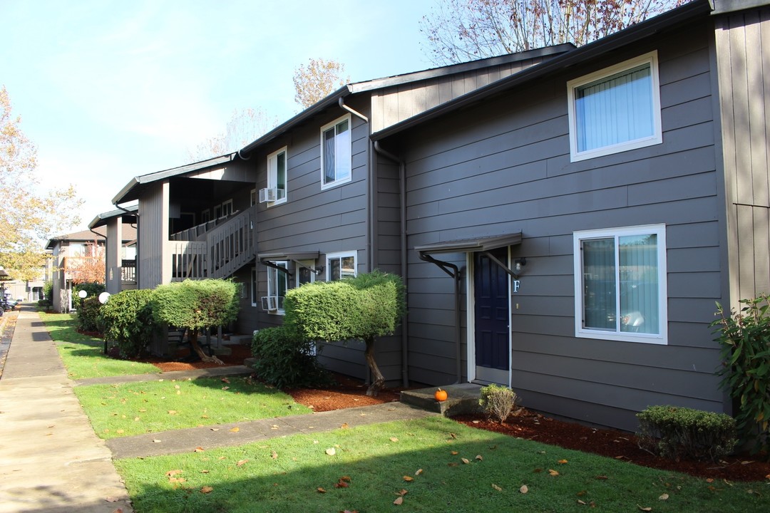 Mallard Landing in Salem, OR - Building Photo