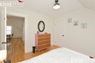 13 Lexington St, Unit B in Watertown, MA - Foto de edificio - Building Photo