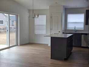 621 Arnold St in Madras, OR - Building Photo - Building Photo