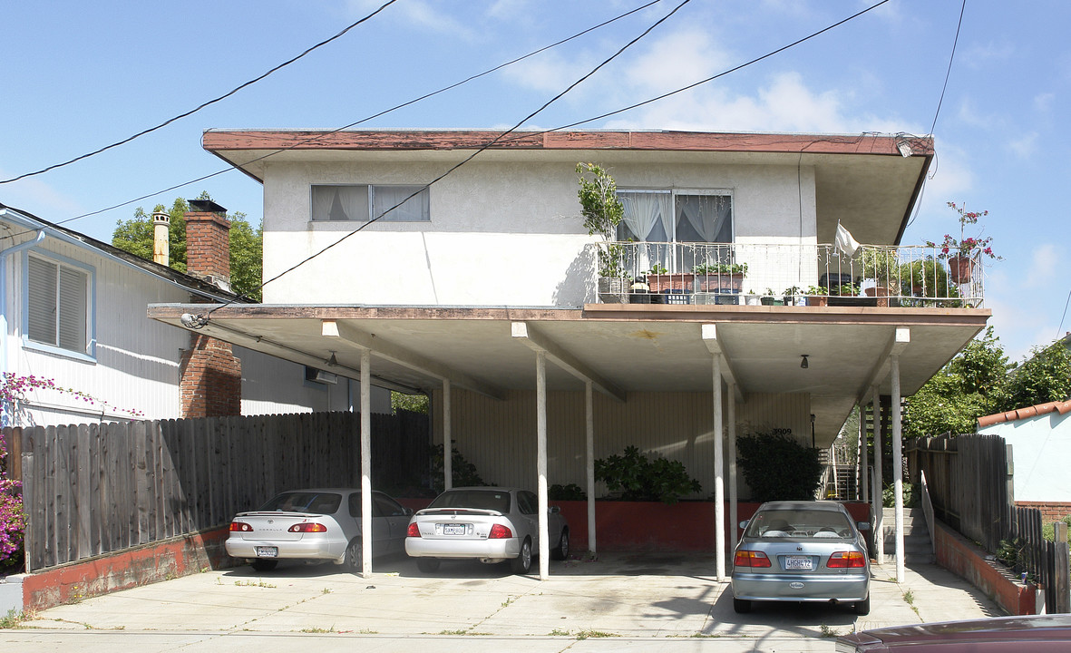 3909 Midvale Ave in Oakland, CA - Building Photo