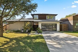 9733 Mixon Dr in Dallas, TX - Building Photo - Building Photo