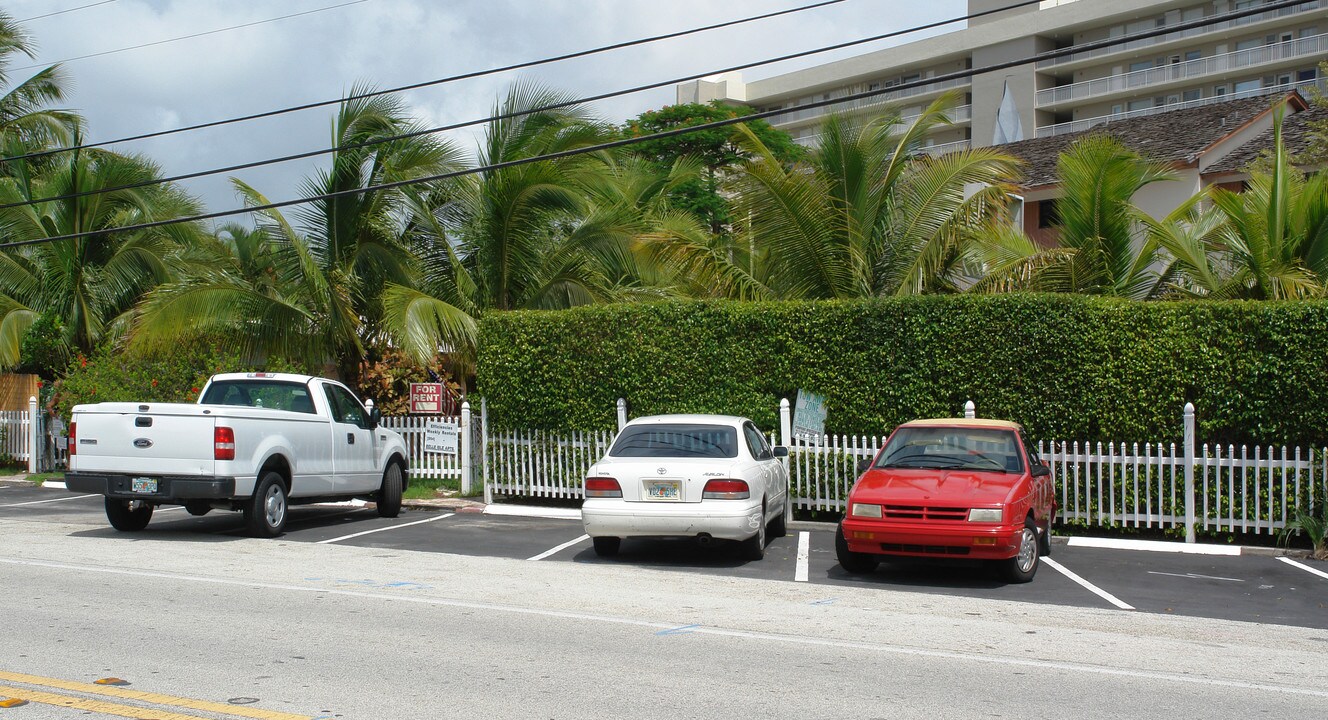 Belle Isle Apartments in Pompano Beach, FL - Building Photo