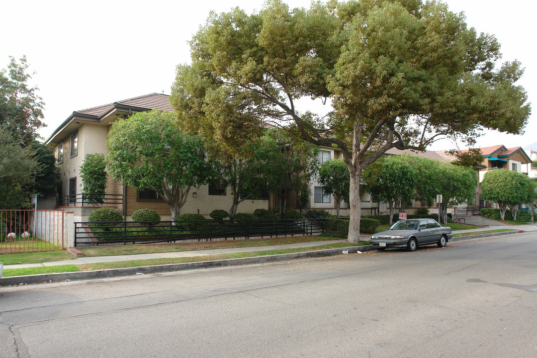 Park Crest Luxury Apartments in Glendale, CA - Building Photo