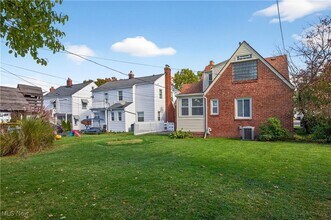 2520 Laurelhurst Rd in University Heights, OH - Building Photo - Building Photo