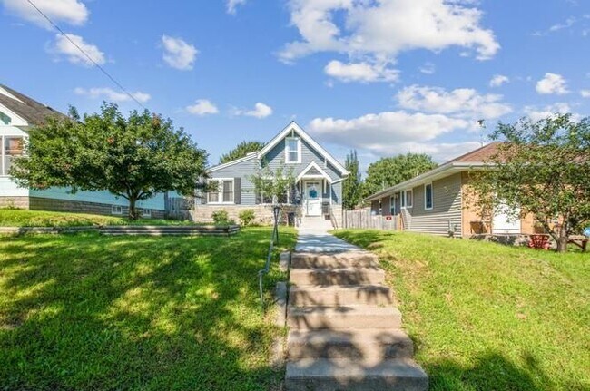 3743 N Colfax Ave in Minneapolis, MN - Building Photo - Building Photo