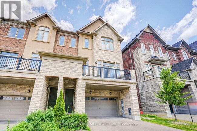 property at 8 Creekvalley Ln