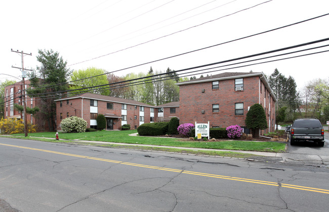 Allen Court in New Britain, CT - Foto de edificio - Building Photo