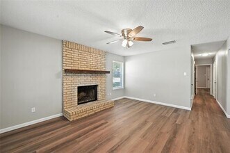 537 Crowley Rd in Arlington, TX - Building Photo - Building Photo