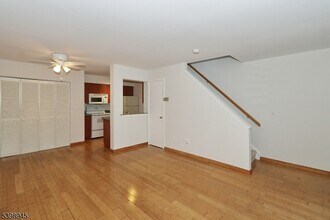 21 Parkside Rd in Bedminster, NJ - Building Photo - Building Photo