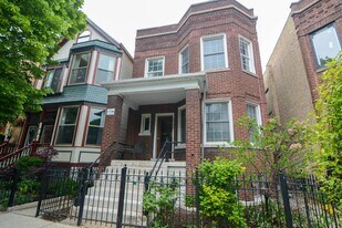 1722 W Fletcher St, Unit J06P in Chicago, IL - Building Photo