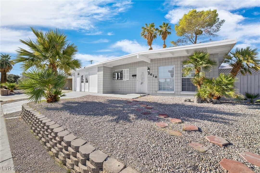 3616 Chevy Chase Ave in Las Vegas, NV - Building Photo
