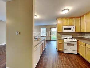 240 Wedgewood Cir in Lake In The Hills, IL - Building Photo - Building Photo