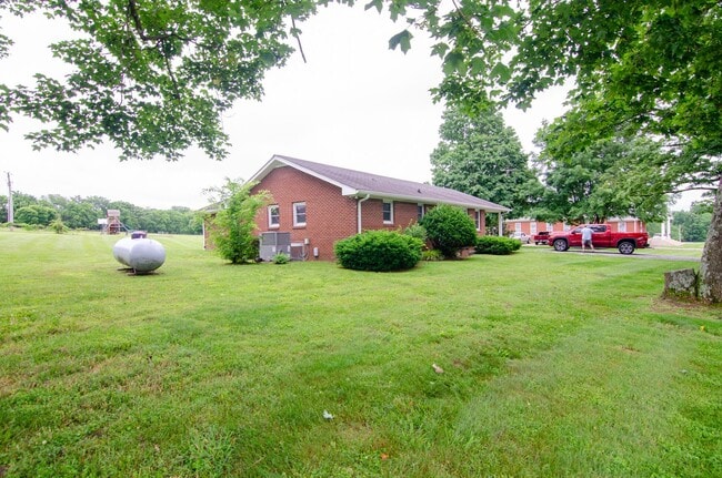 4812 Bethesda Rd in Thompson's Station, TN - Building Photo - Building Photo